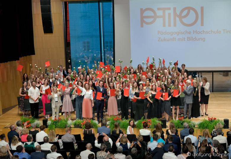 Rund 90 Lehrer:innen wurden im Haus der Musik feierlich graduiert.