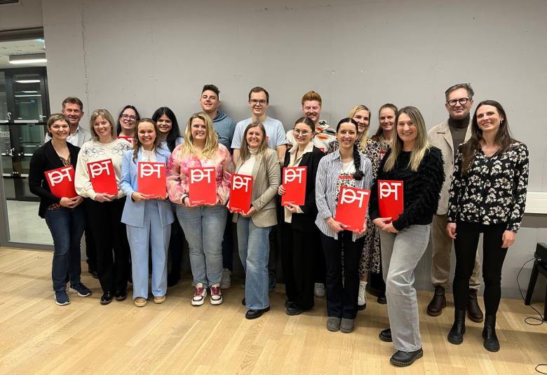 Lehrgangsteilnehmer:innen mit HLG-Leiter Peter Kostner (2. Reihe links) und Fachinspektor Martin Waldauf (2. Reihe rechts)