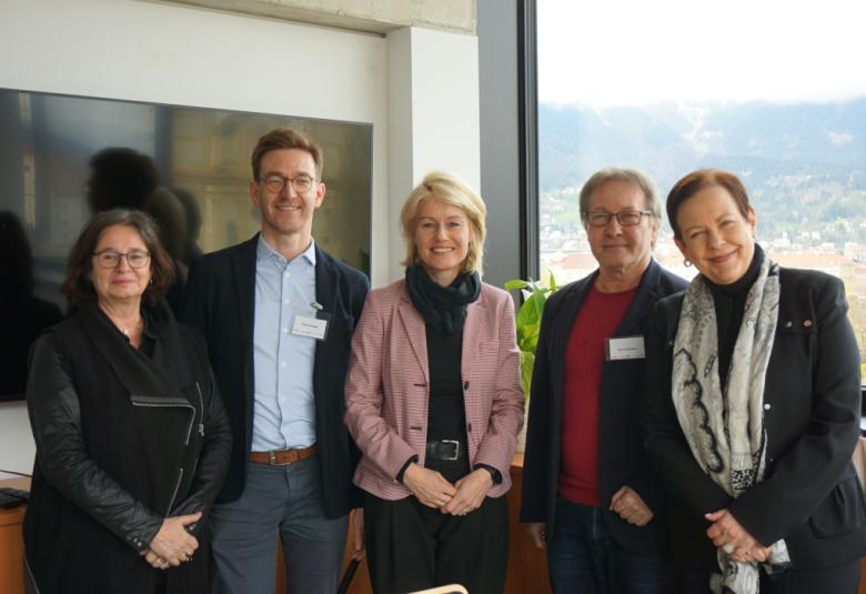 Vor der Tagung besuchte das Team von _erinnern.at_ gemeinsam mit Vertreterinnen des OEAD und des BMBWF Rektorin Regine Mathies.
