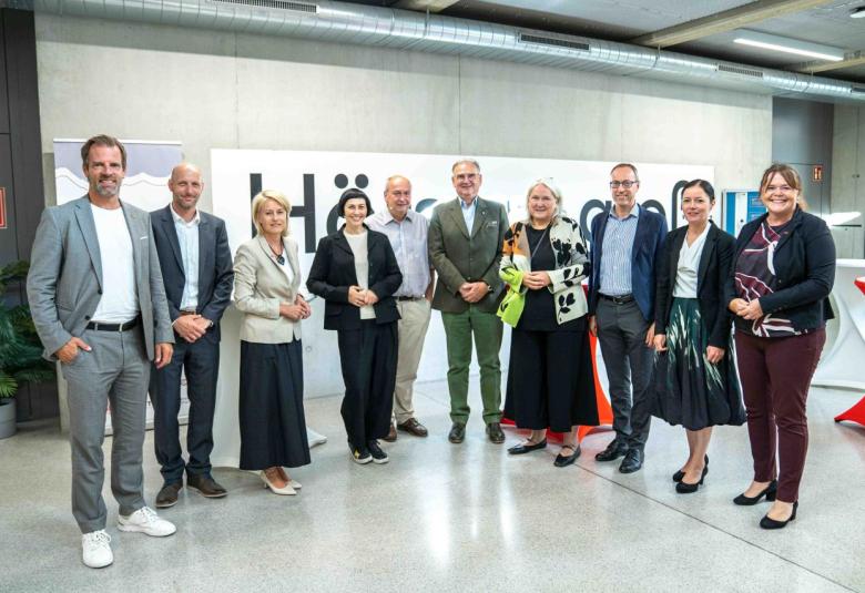 Die Tiroler Hochschulkonferenz und ihre Vorsitzende Rektorin Regine Mathies empfingen Ende September Persönlichkeiten aus Bildung, Kultur und Politik zum Austausch an der PH Tirol. 