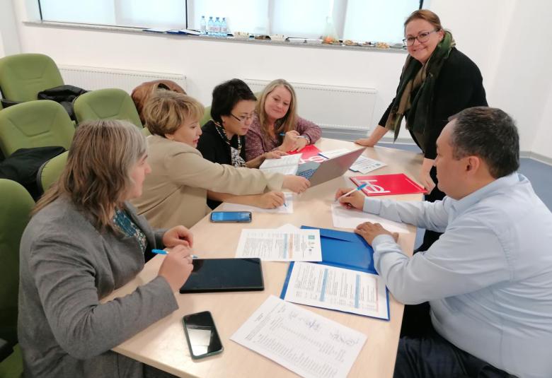 Die TT berichtete über das internationale Projekt "KazDual", das Projektleiterin Ingrid Hotarek regelmäßig nach Kasachstan führt.