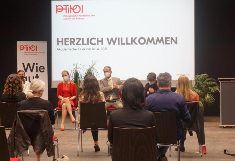 Feierliche Stimmung bei der Masterfeier am Freitag, 16.4.2021