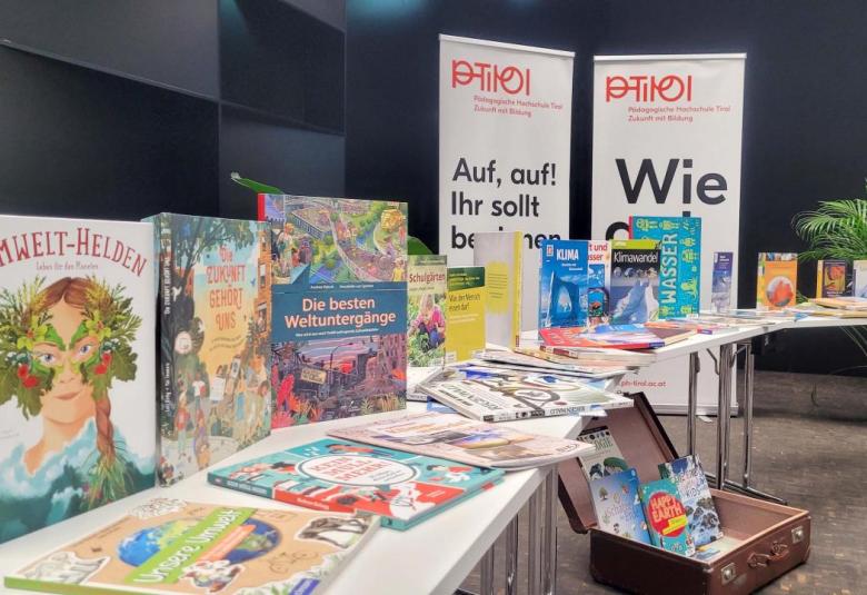 Büchertisch beim KlimaSnack "Klima+Literatur" am 11.11.2021