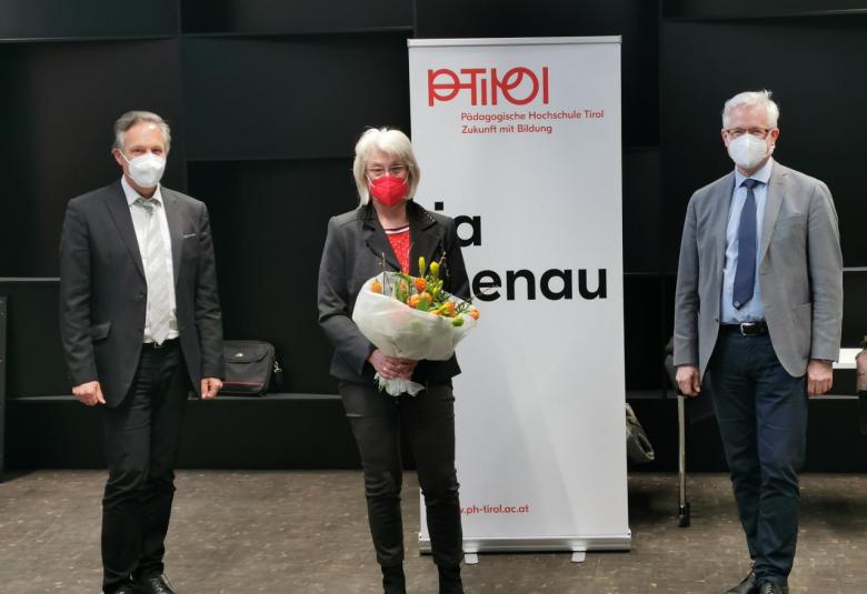 Vorsitzende Beate Raabe-Schasching, MA (Mitte), Vors.-Stv. Mag. Dr. Werner Mayr (rechts), Dr. Paul Gappmaier (links).